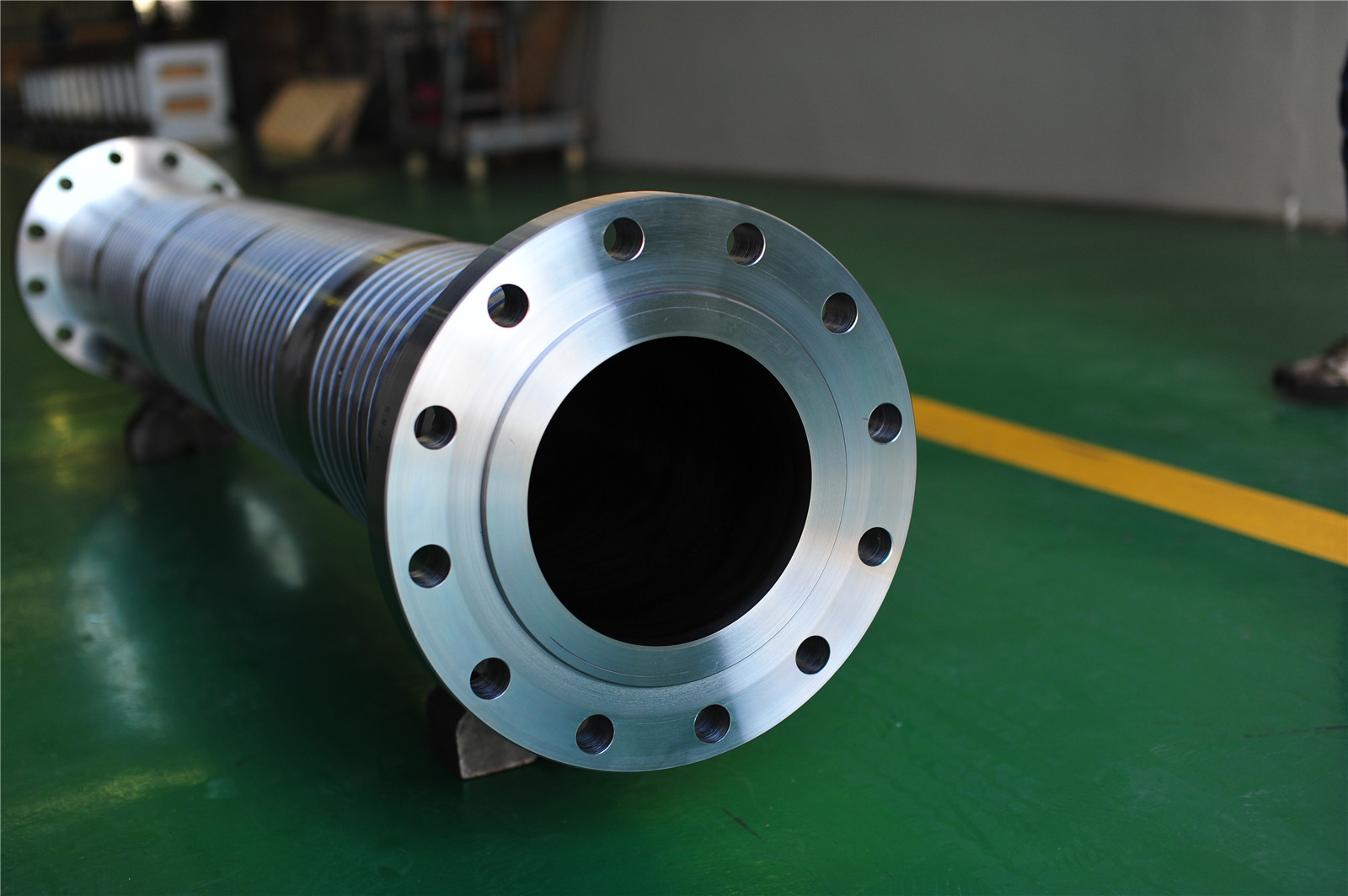 Covid-19, palik arba gyvenk su juo!